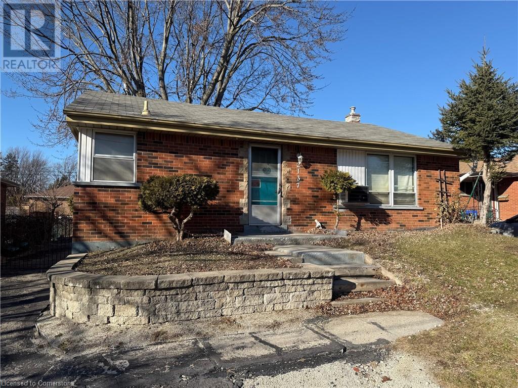 2137 N Mount Forest Drive N, Burlington, Ontario  L7P 1H6 - Photo 2 - 40688199