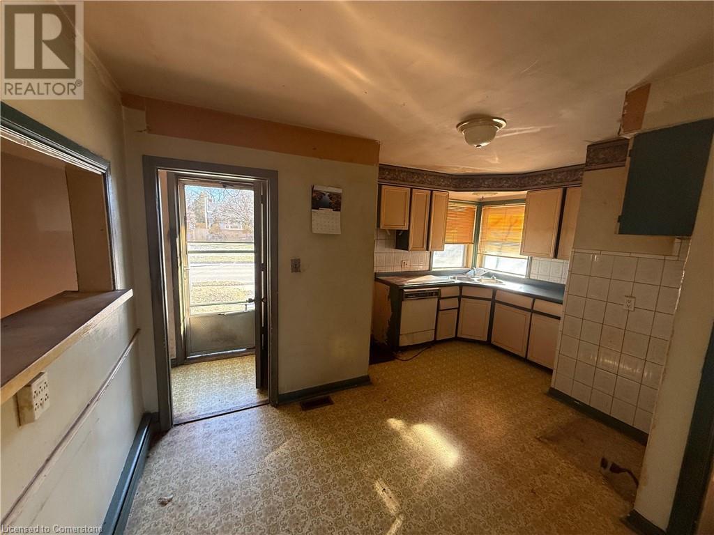 2137 N Mount Forest Drive N, Burlington, Ontario  L7P 1H6 - Photo 8 - 40688199