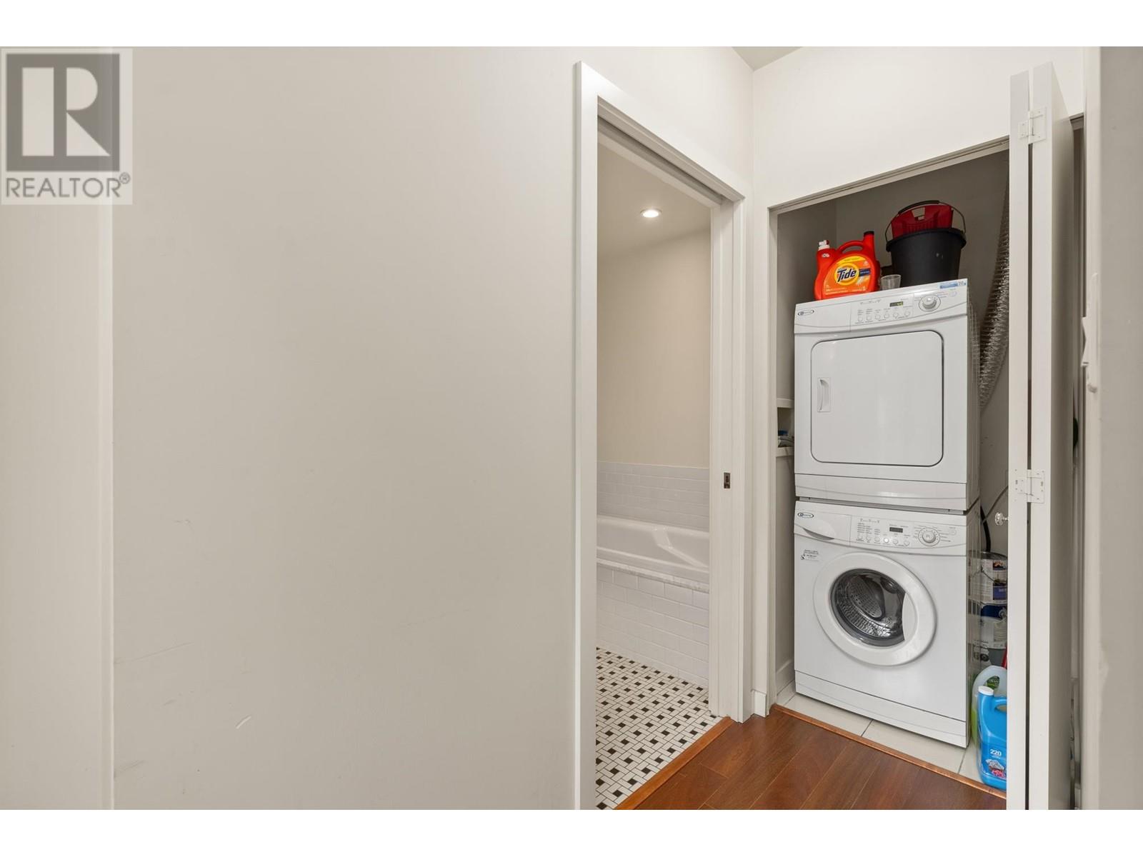 Listing Picture 21 of 30 : 817 CAMBIE STREET, Vancouver / 溫哥華 - 魯藝地產 Yvonne Lu Group - MLS Medallion Club Member