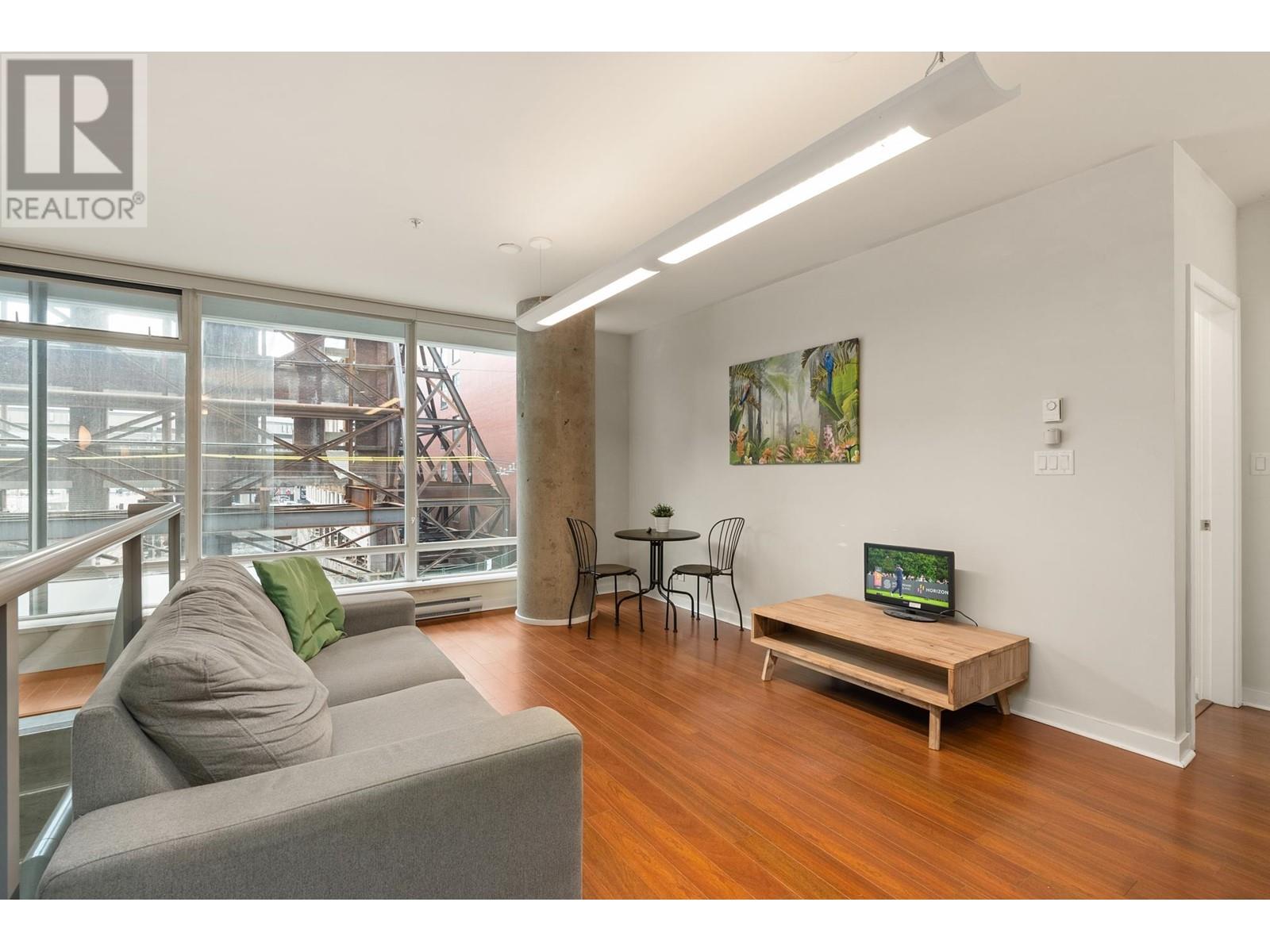 Listing Picture 6 of 30 : 817 CAMBIE STREET, Vancouver / 溫哥華 - 魯藝地產 Yvonne Lu Group - MLS Medallion Club Member