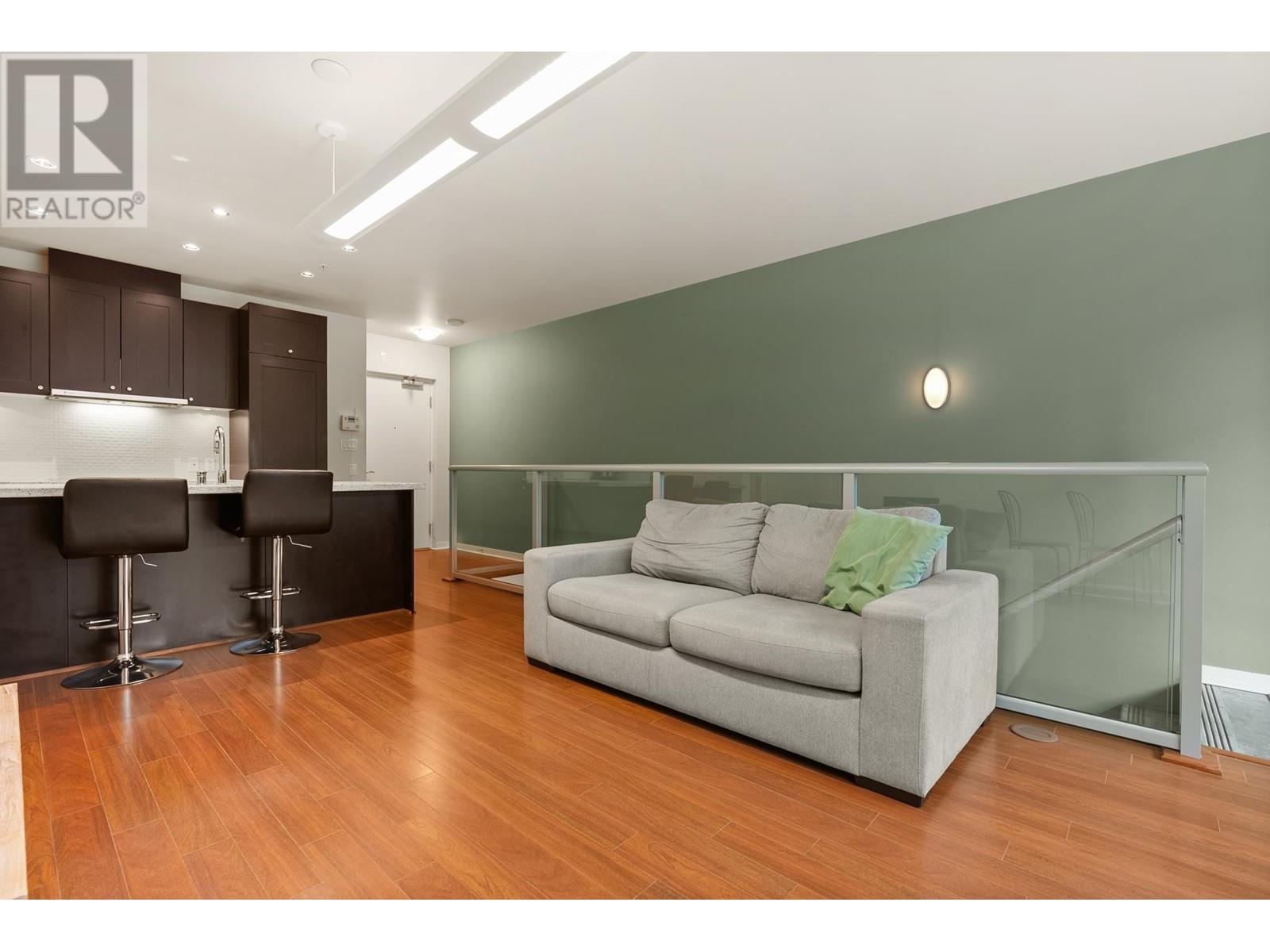 Listing Picture 7 of 30 : 817 CAMBIE STREET, Vancouver / 溫哥華 - 魯藝地產 Yvonne Lu Group - MLS Medallion Club Member