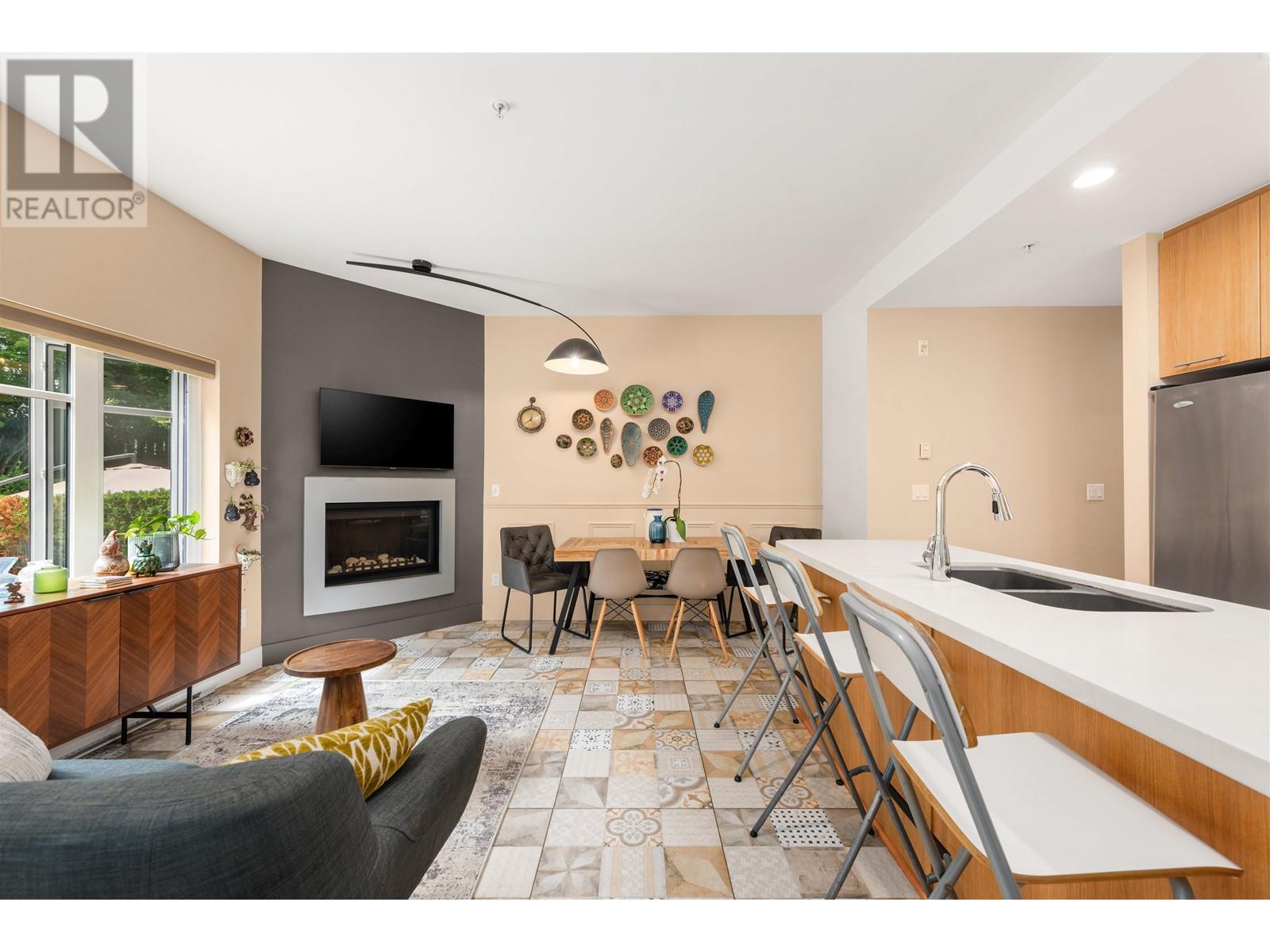 460 E 5th Avenue, Vancouver, British Columbia  V5T 1H9 - Photo 1 - R2953221