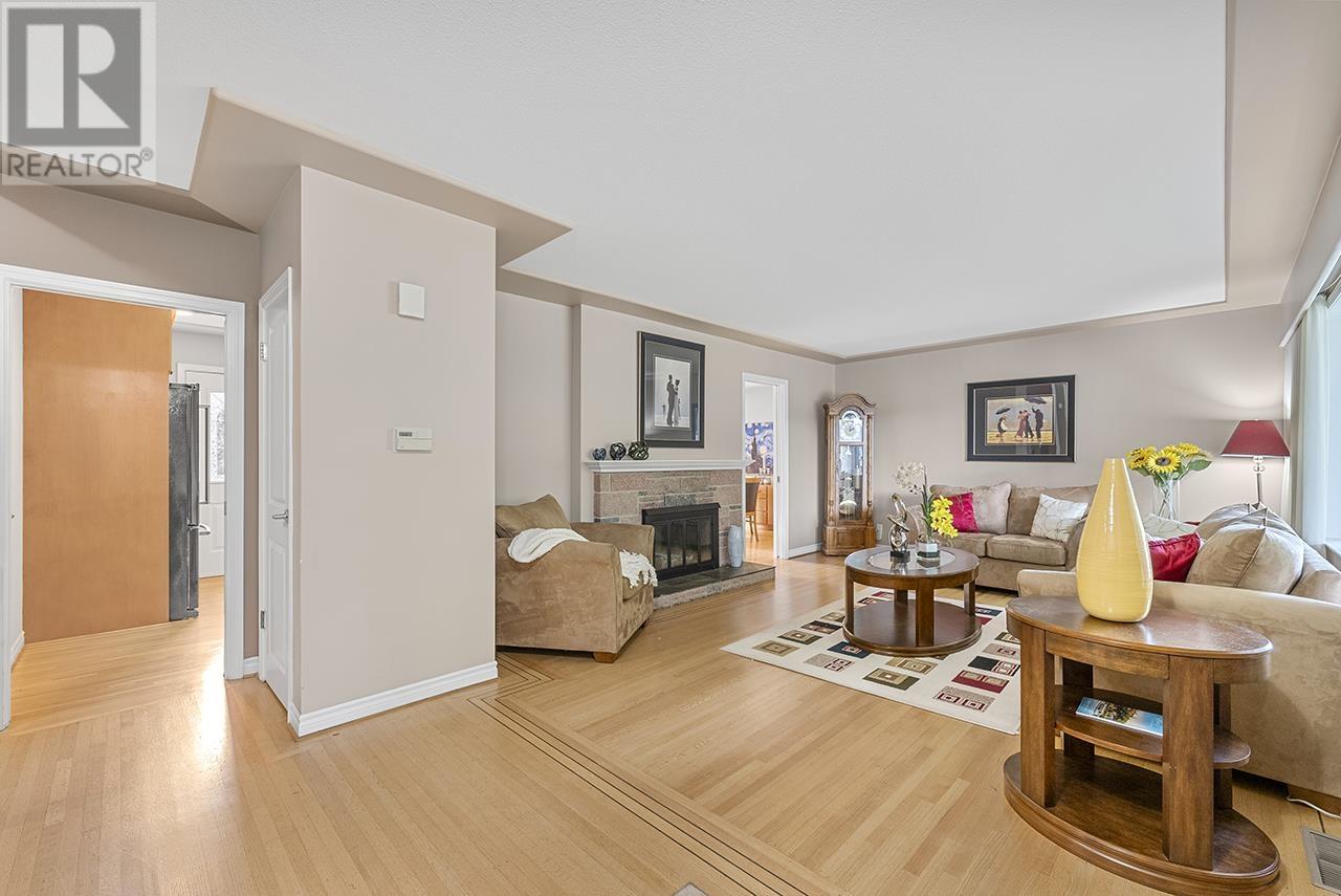 Listing Picture 2 of 21 : 5537 RUGBY STREET, Burnaby / 本拿比 - 魯藝地產 Yvonne Lu Group - MLS Medallion Club Member