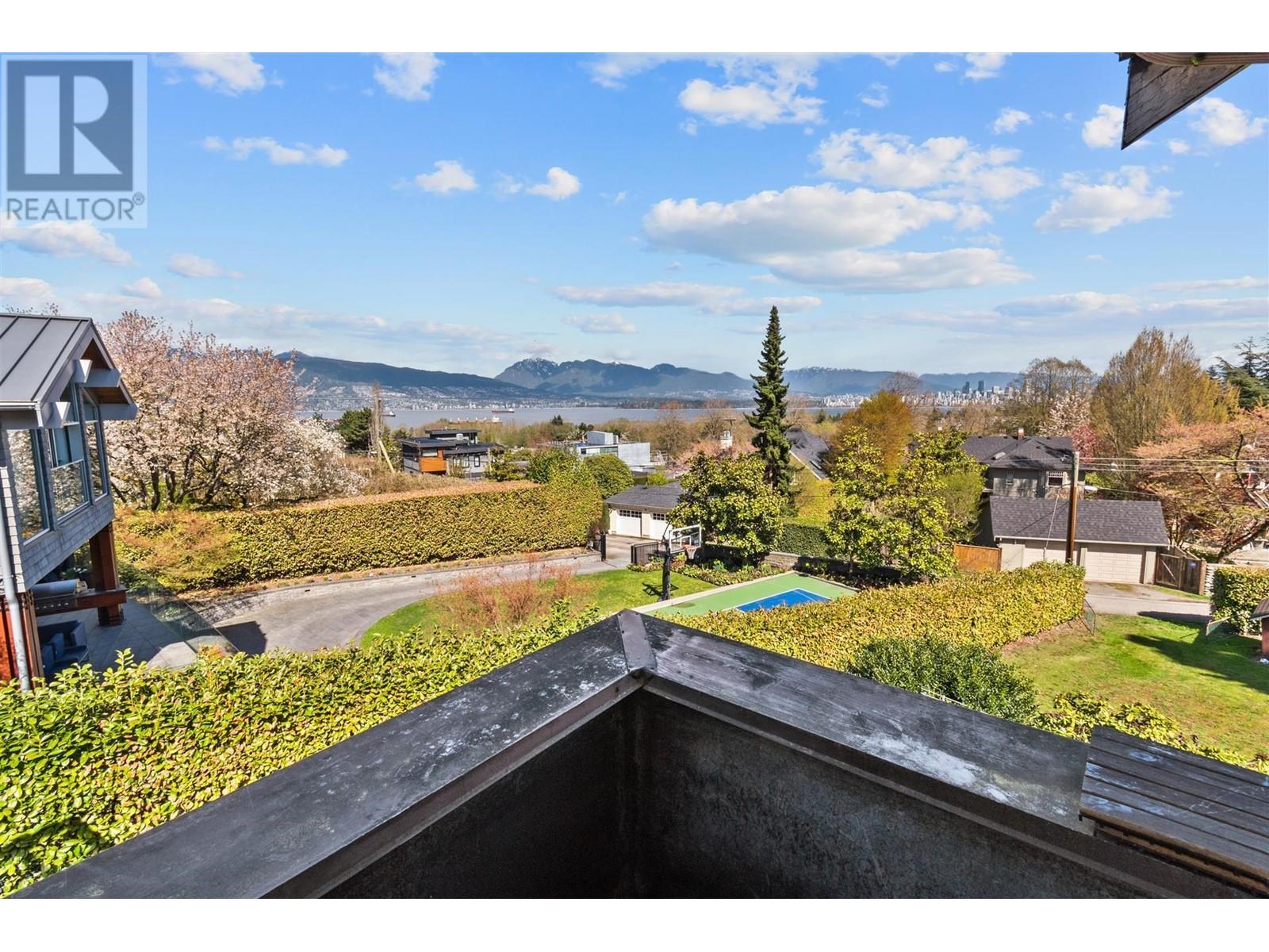 Property at 2516 COURTENAY STREET image 2