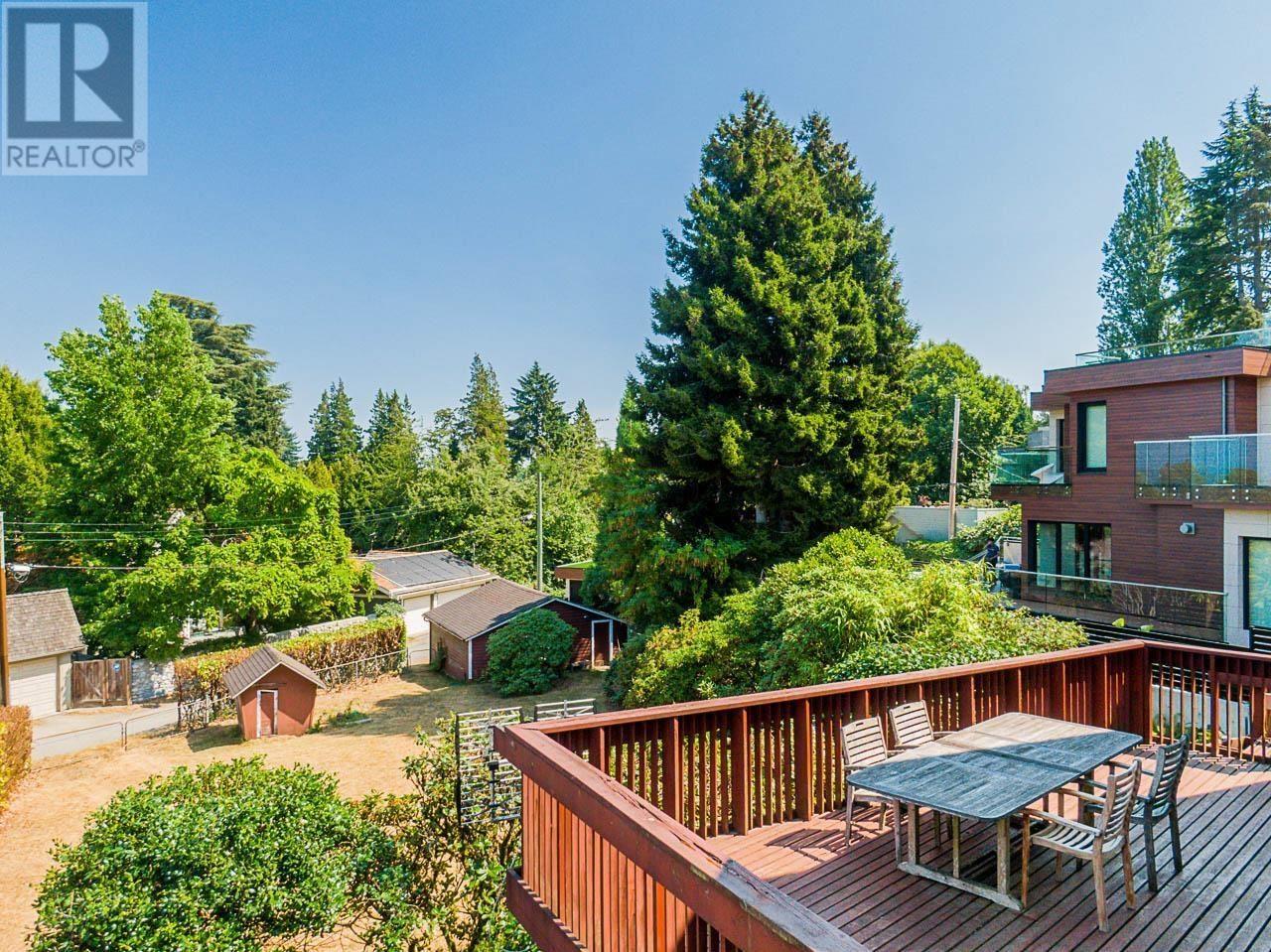 Property at 2516 COURTENAY STREET image 4