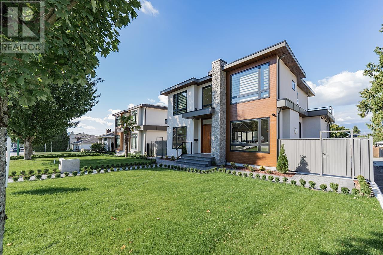 Listing Picture 2 of 40 : 6807 STANLEY STREET, Burnaby / 本拿比 - 魯藝地產 Yvonne Lu Group - MLS Medallion Club Member