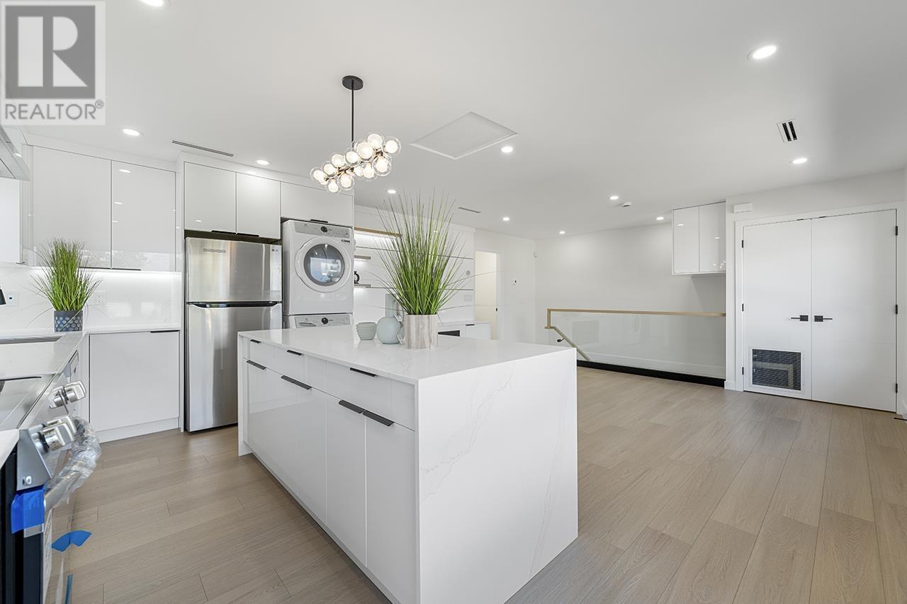 Listing Picture 35 of 40 : 6807 STANLEY STREET, Burnaby / 本拿比 - 魯藝地產 Yvonne Lu Group - MLS Medallion Club Member