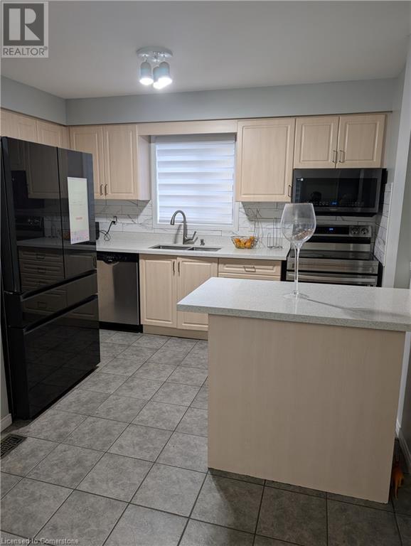 650 Mortimer Drive, Cambridge, Ontario  N3H 5R7 - Photo 2 - 40688216