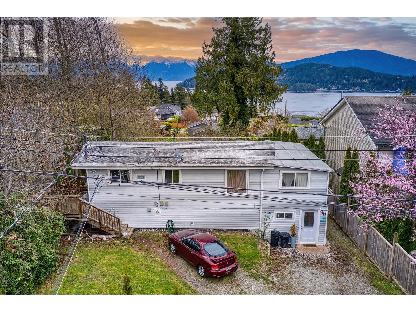 638/640 Wyngaert Road, Gibsons, British Columbia  V0N 1V9 - Photo 12 - R2873057