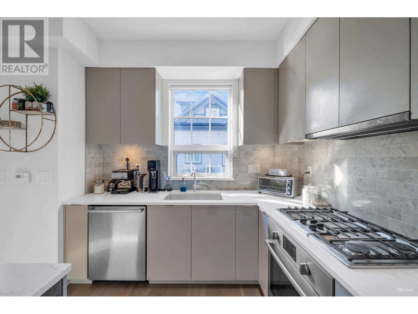 Listing Picture 15 of 31 : 7901 OAK STREET, Vancouver / 溫哥華 - 魯藝地產 Yvonne Lu Group - MLS Medallion Club Member