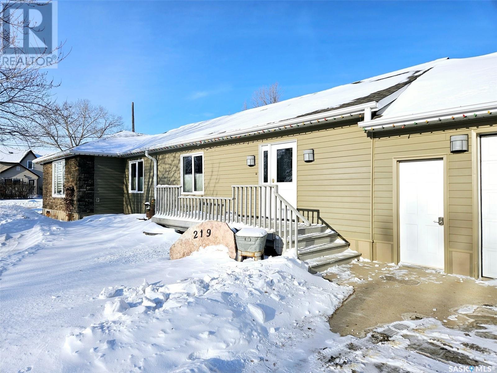 219 7th Street W, Carlyle, Saskatchewan  S0C 0R0 - Photo 4 - SK992362