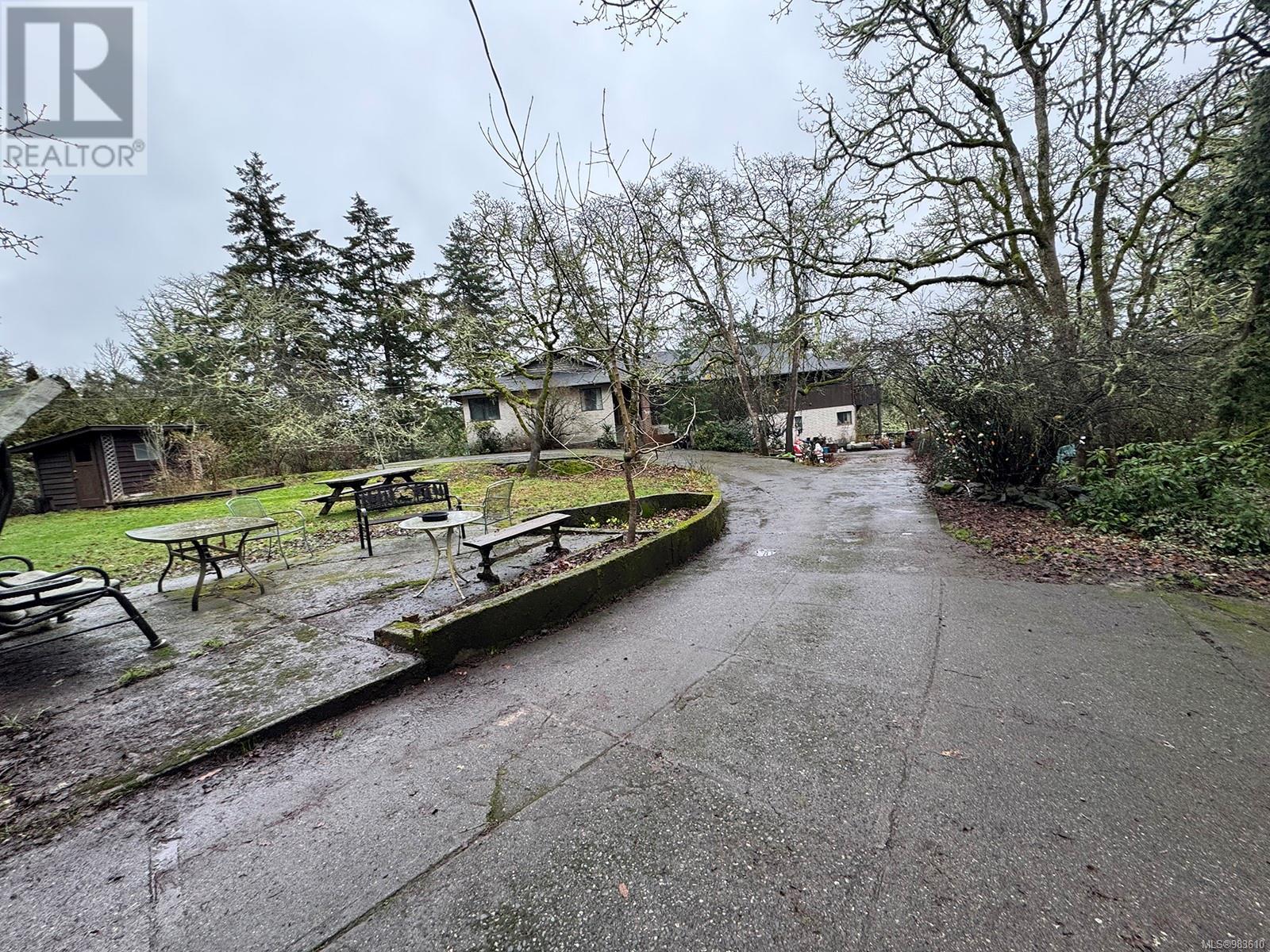 Property at 1465 Charlton Rd image 4