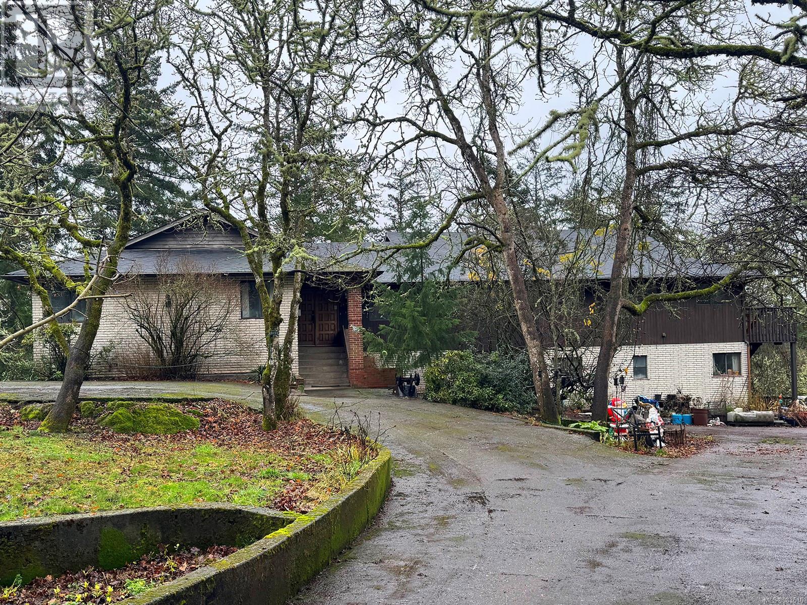 Property at 1465 Charlton Rd image 2