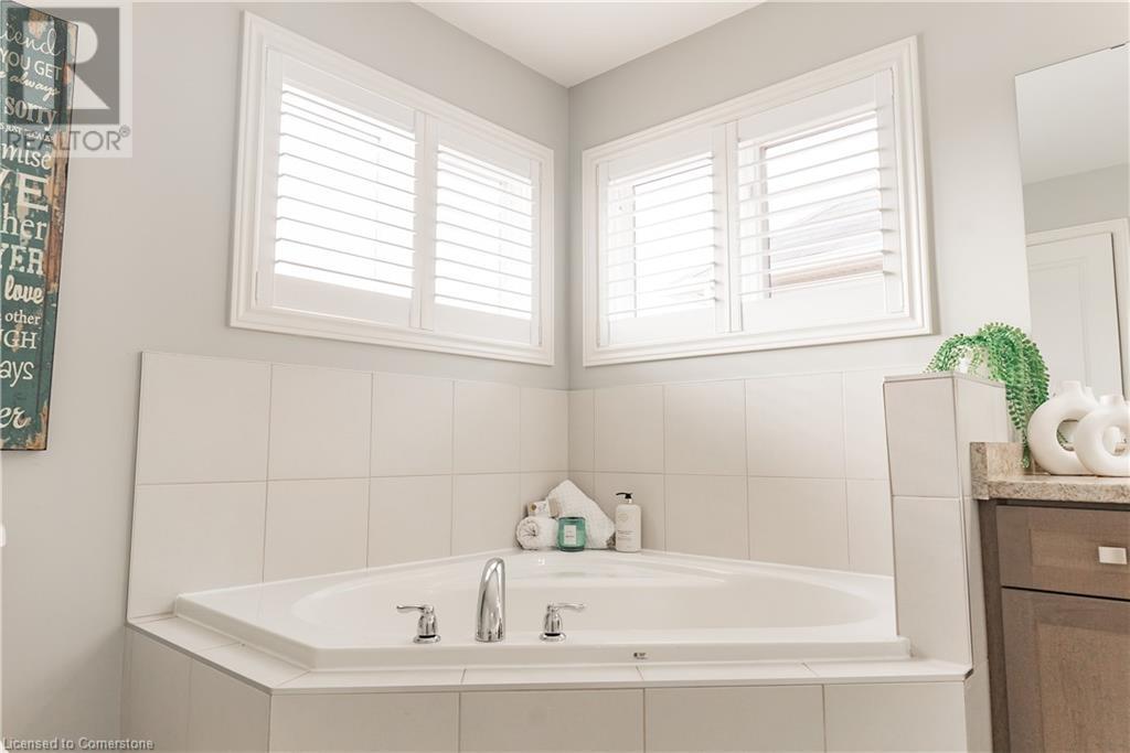 183 Pumpkin Pass, Binbrook, Ontario  L0R 1C0 - Photo 21 - 40687742