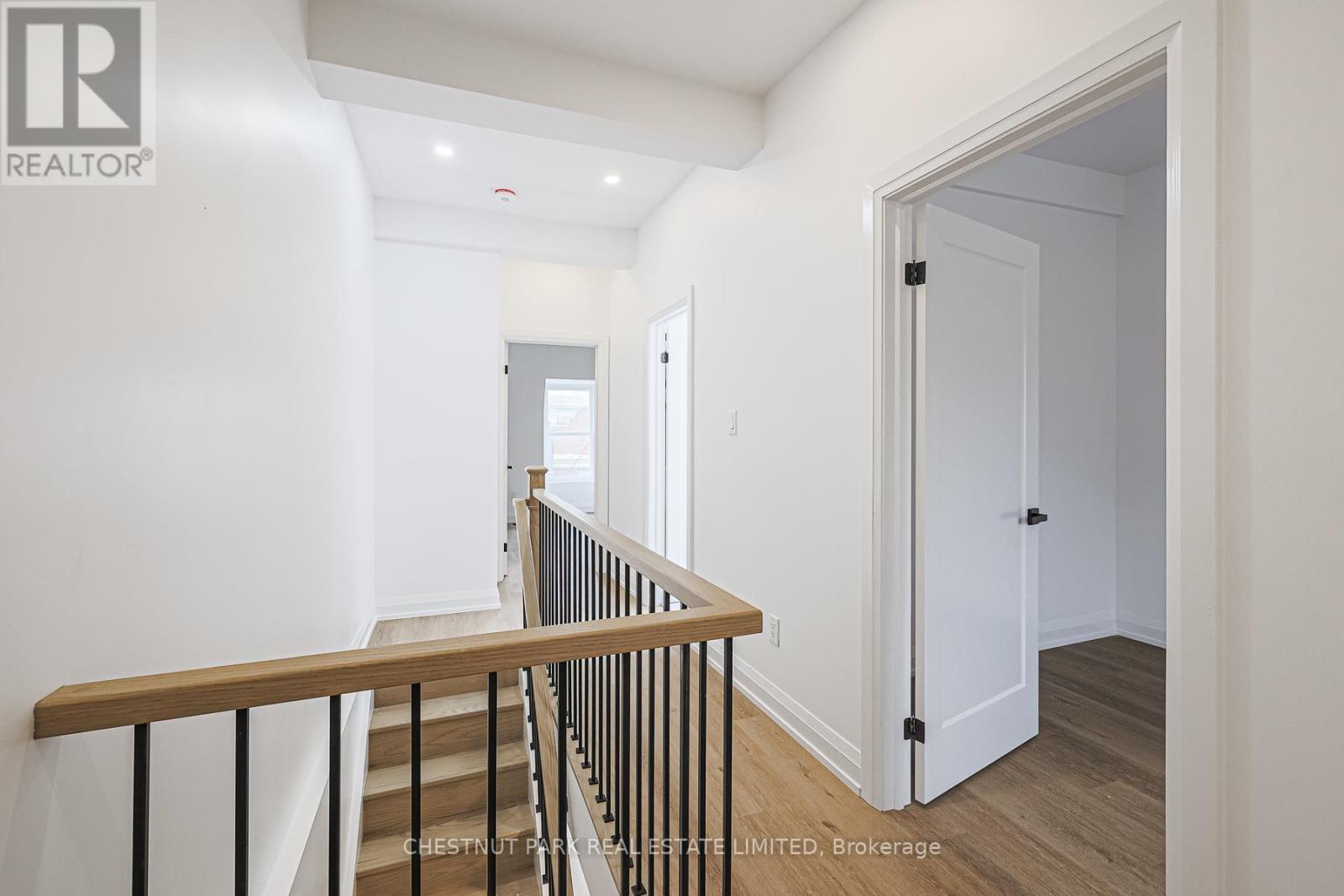 Upper - 646 Queen Street W, Toronto, Ontario  M6J 1E4 - Photo 22 - C11910375