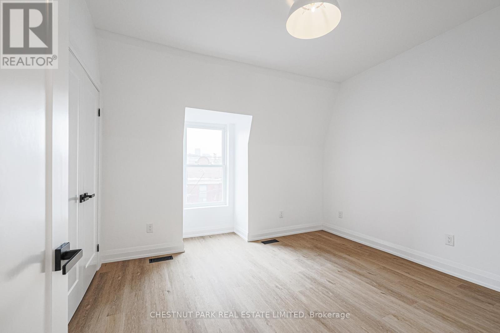 Upper - 646 Queen Street W, Toronto, Ontario  M6J 1E4 - Photo 29 - C11910375