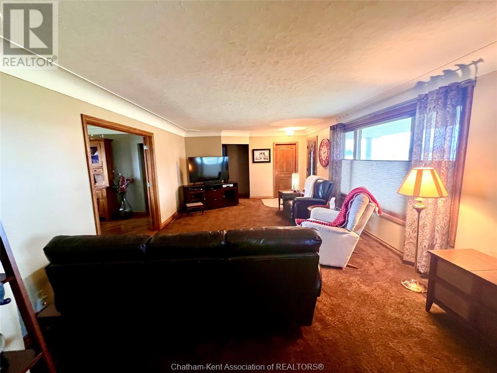 9670 Longwoods Road, Chatham, Ontario  N7M 5J7 - Photo 10 - 25000330