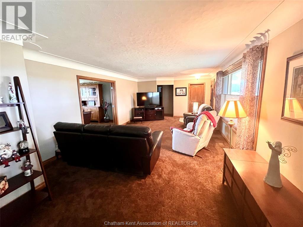 9670 Longwoods Road, Chatham, Ontario  N7M 5J7 - Photo 11 - 25000330