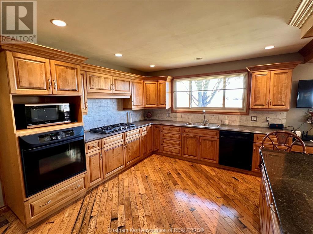 9670 Longwoods Road, Chatham, Ontario  N7M 5J7 - Photo 14 - 25000330