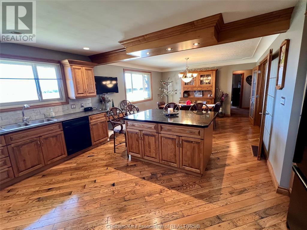 9670 Longwoods Road, Chatham, Ontario  N7M 5J7 - Photo 15 - 25000330