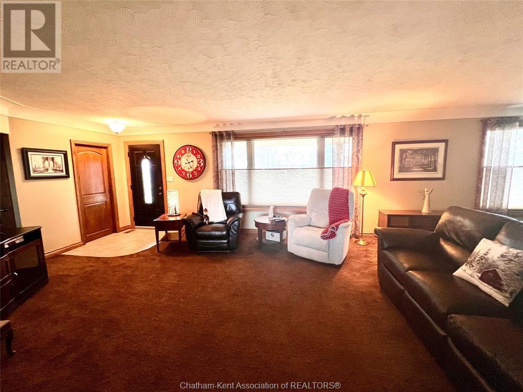 9670 Longwoods Road, Chatham, Ontario  N7M 5J7 - Photo 8 - 25000330