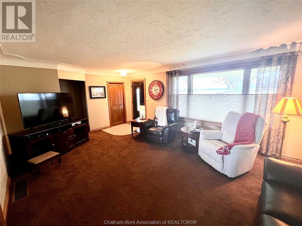 9670 Longwoods Road, Chatham, Ontario  N7M 5J7 - Photo 9 - 25000330