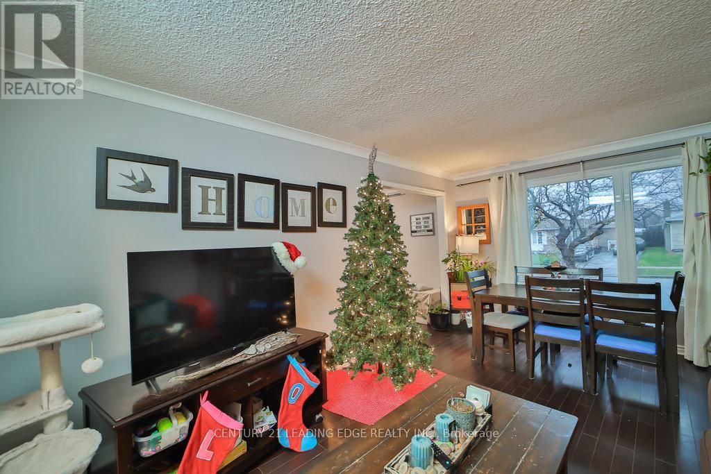 Property at 64 HUTCHERSON SQUARE image 2