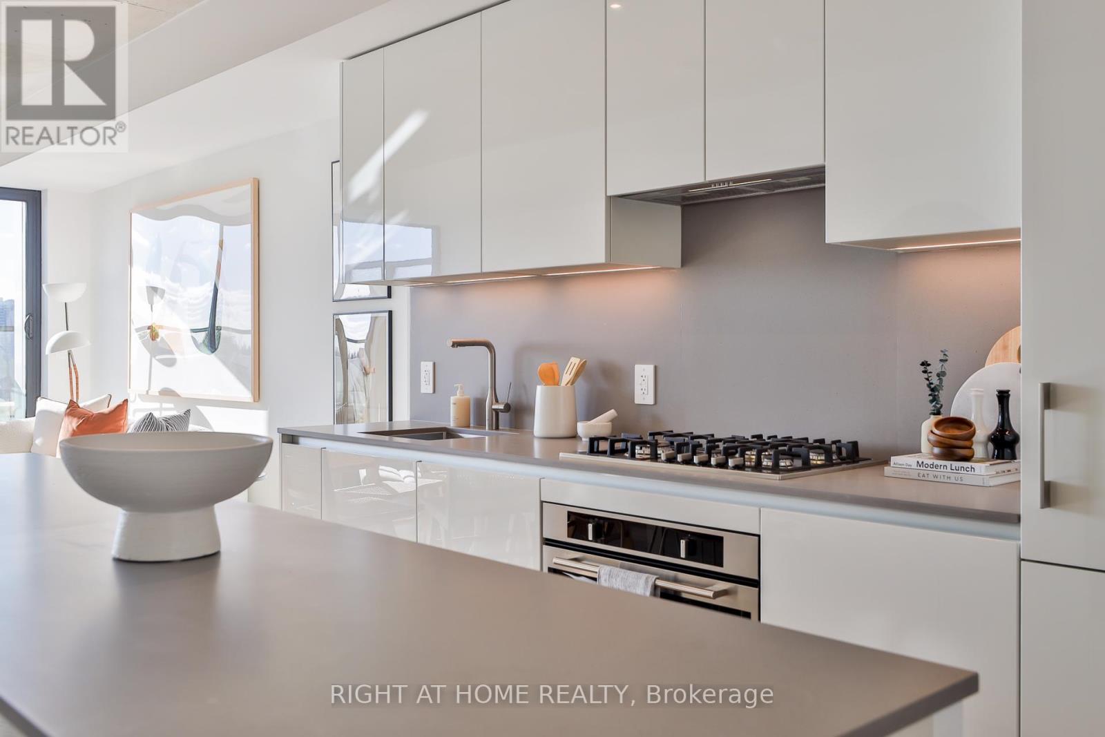 604 - 2720 Dundas Street W, Toronto, Ontario  M6P 0C3 - Photo 10 - W11910423