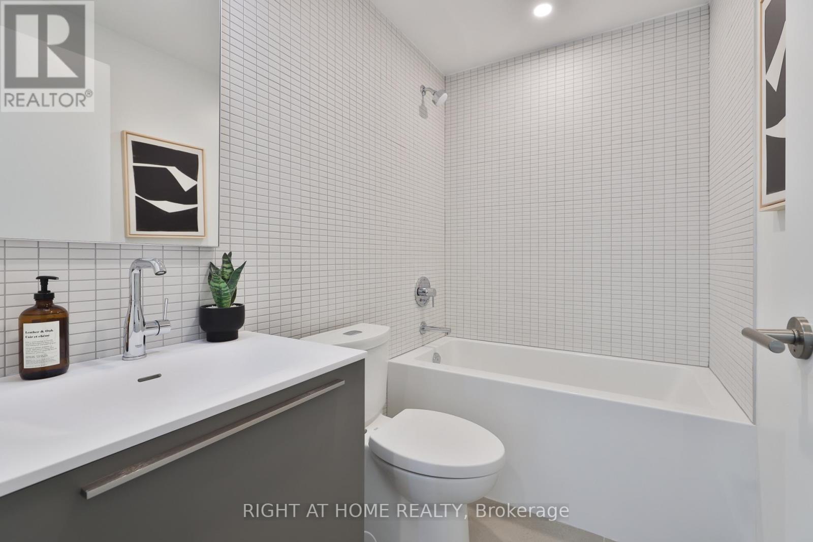 604 - 2720 Dundas Street W, Toronto, Ontario  M6P 0C3 - Photo 18 - W11910423