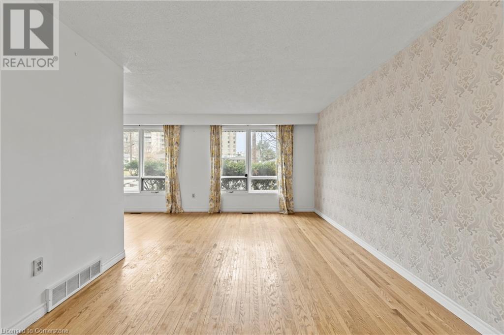 1 Glendee Court, Hamilton, Ontario  L8K 3J7 - Photo 11 - 40687838