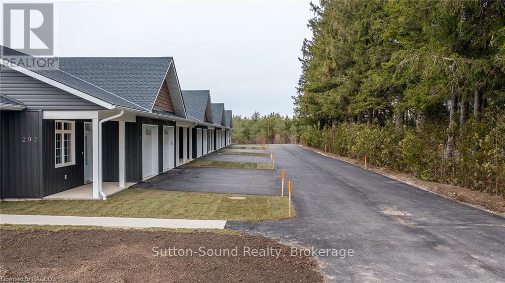 2 - 202 Queen Street W, South Bruce Peninsula, Ontario  N0H 1P0 - Photo 2 - X11910581