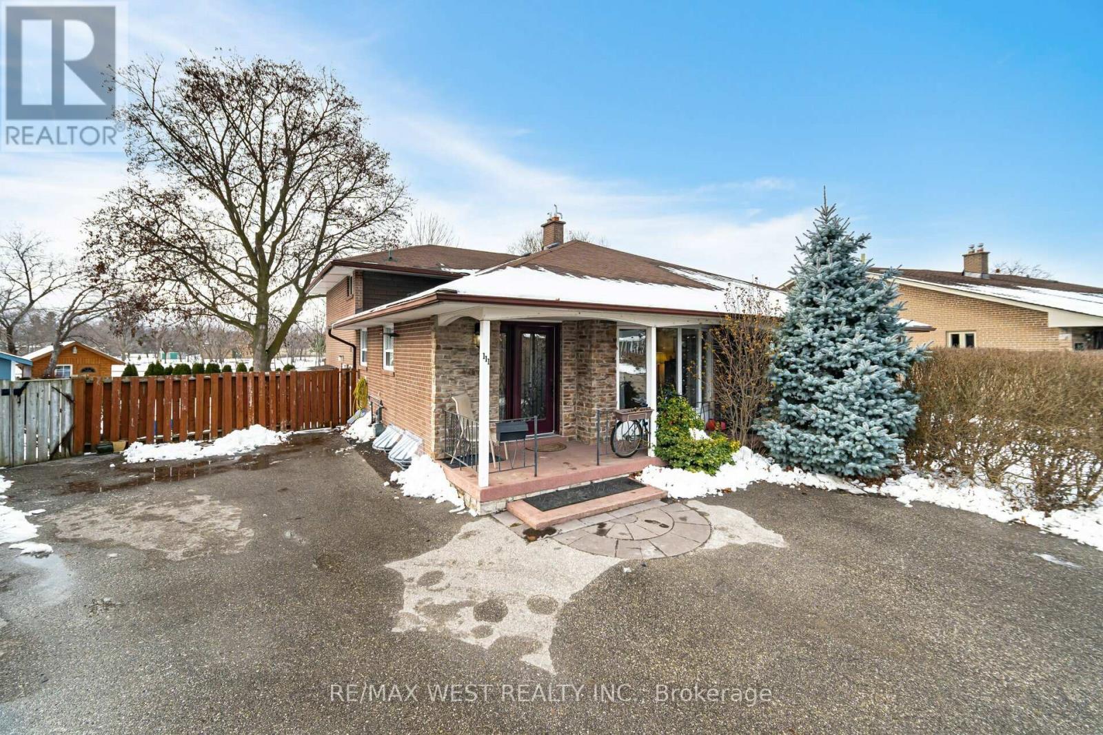 111 WARESIDE ROAD, Toronto, Ontario