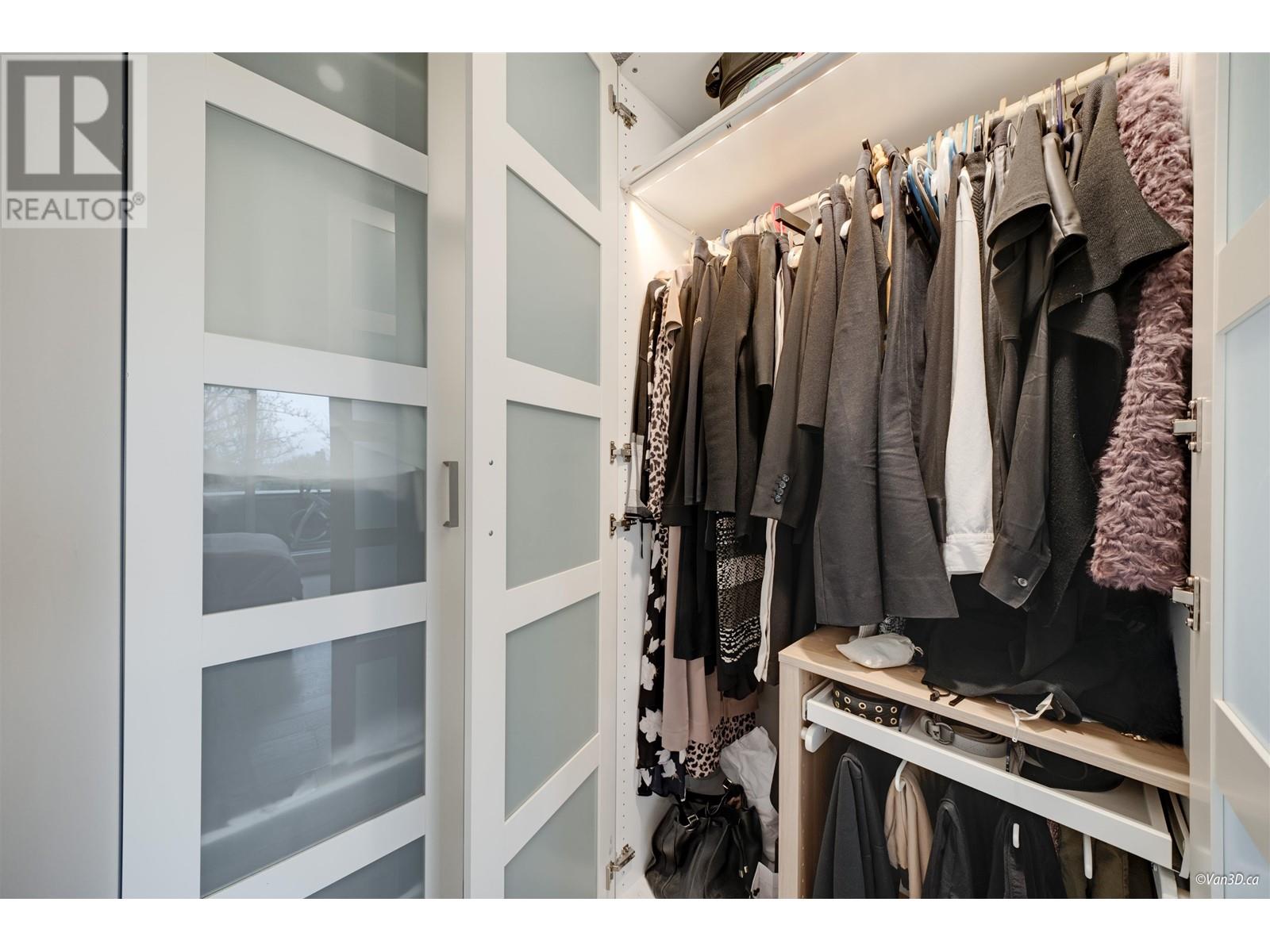 Listing Picture 20 of 37 : 3903 PENDER STREET, Burnaby / 本拿比 - 魯藝地產 Yvonne Lu Group - MLS Medallion Club Member