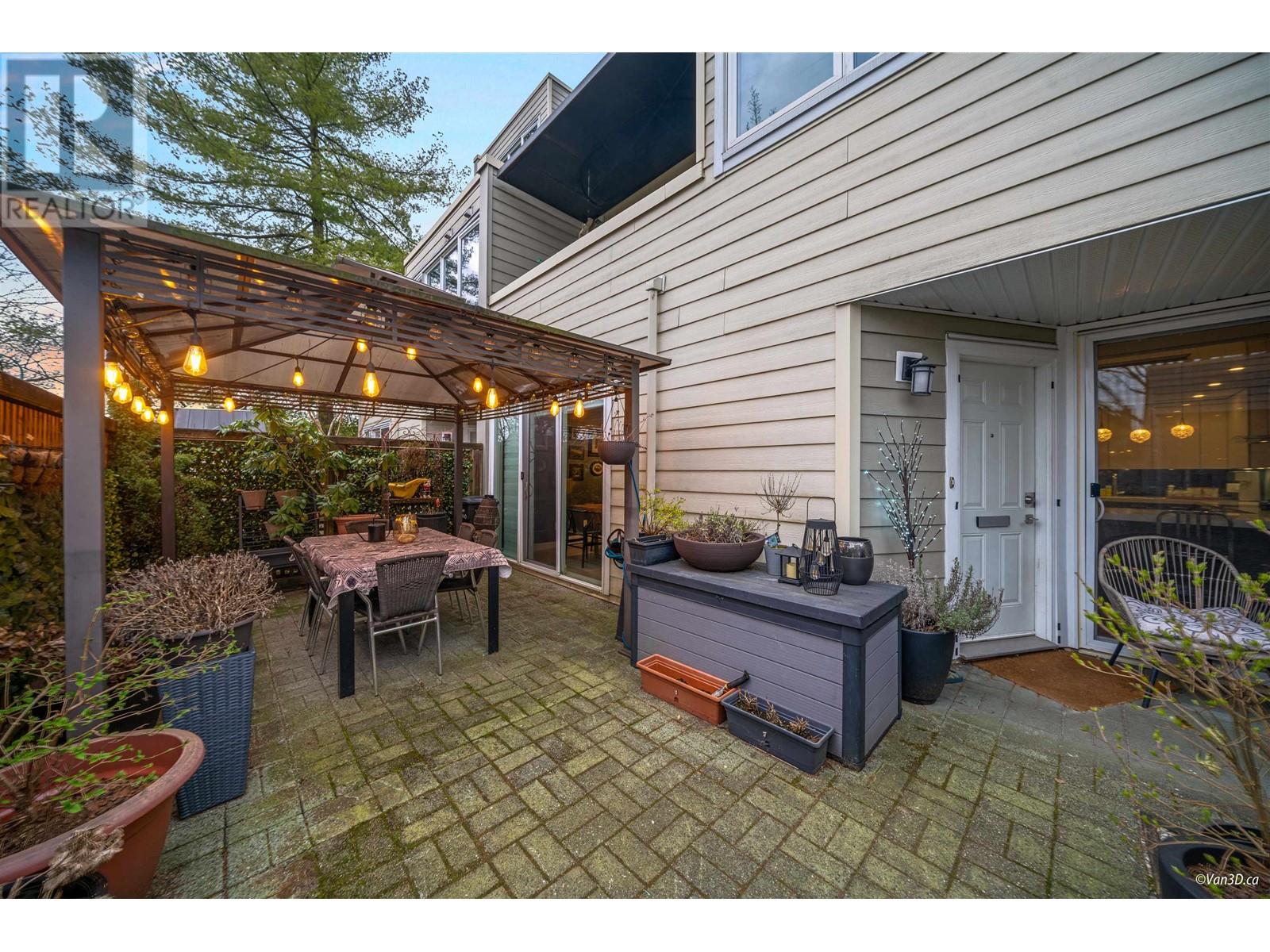 Listing Picture 33 of 37 : 3903 PENDER STREET, Burnaby / 本拿比 - 魯藝地產 Yvonne Lu Group - MLS Medallion Club Member