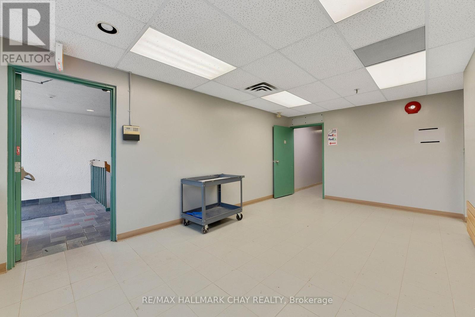 Upper 2 - 478 Bay Street, Midland, Ontario  L4R 1K9 - Photo 5 - S11910614