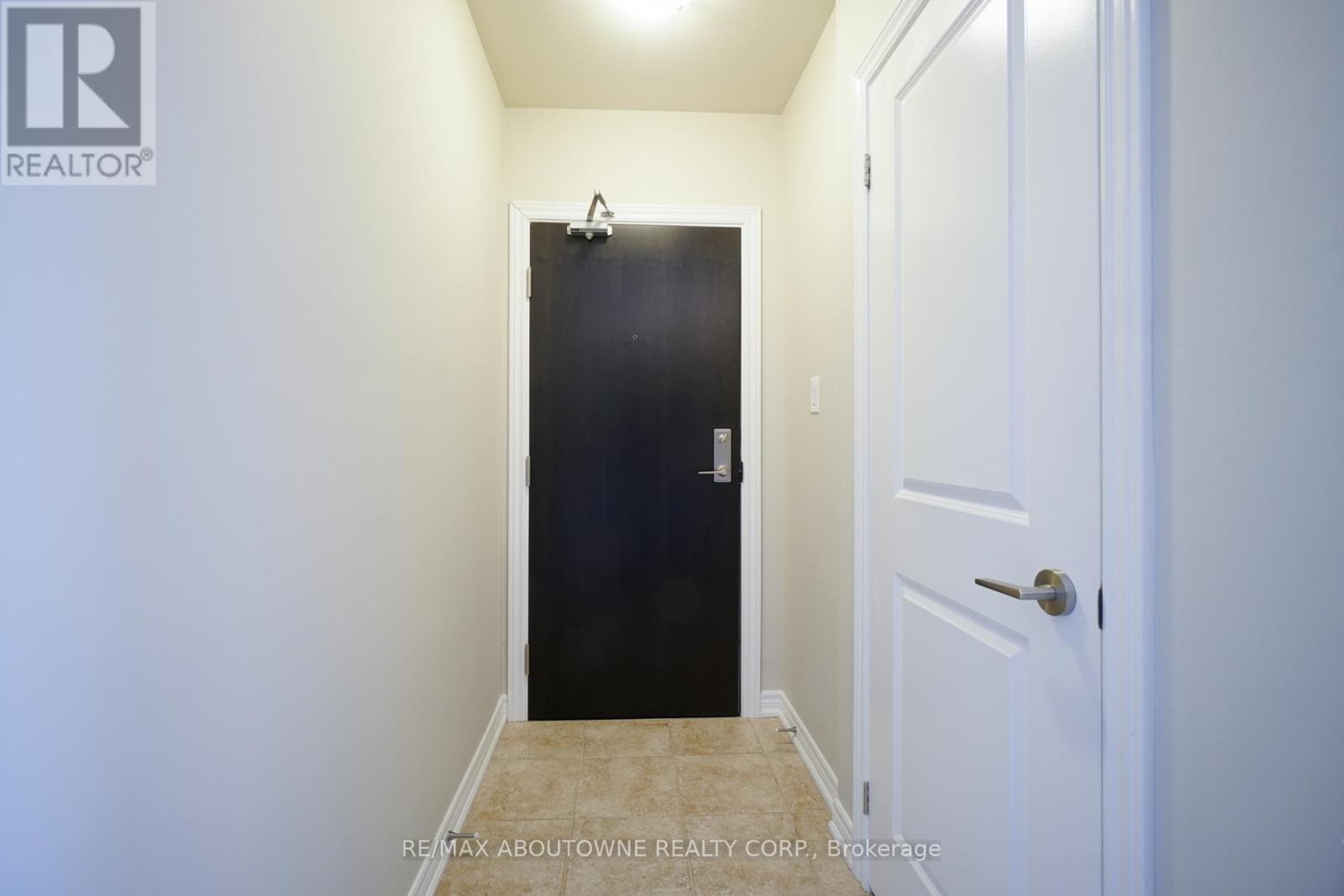 312 - 269 Georgian Drive, Oakville, Ontario  L6H 6V1 - Photo 6 - W11910642