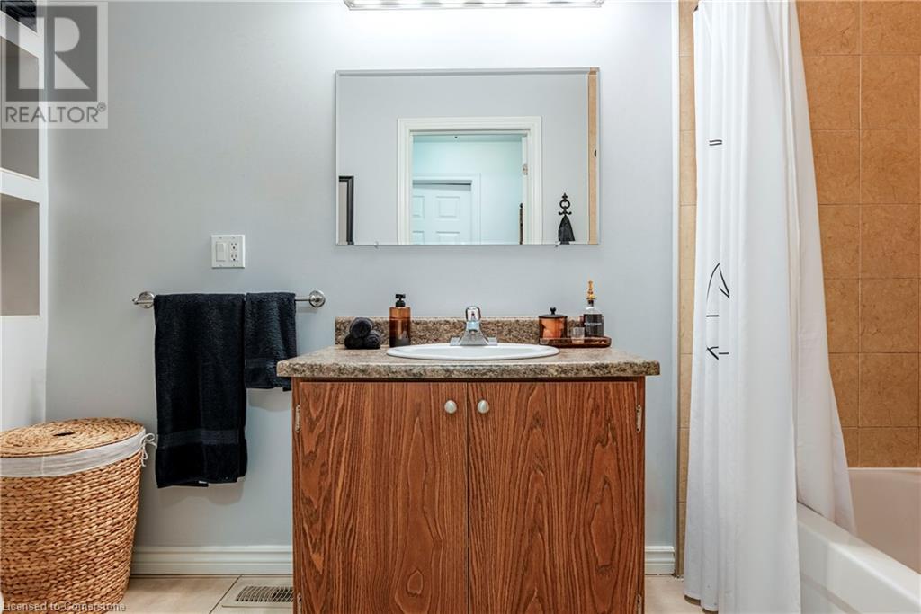 152 Beach Road, Hamilton, Ontario  L8L 4A3 - Photo 16 - 40688286