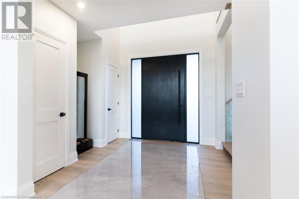 256 Mountain Road, Grimsby, Ontario  L3M 4E7 - Photo 3 - 40682935