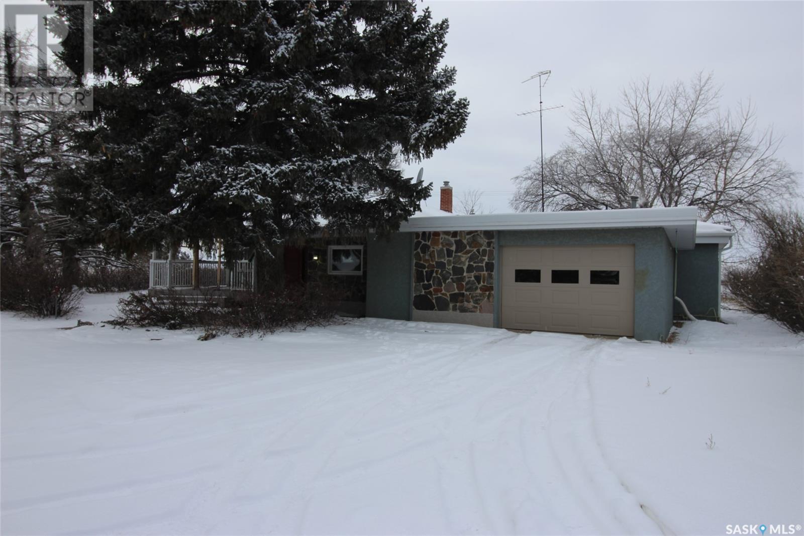 Wills Acreage, frontier, Saskatchewan