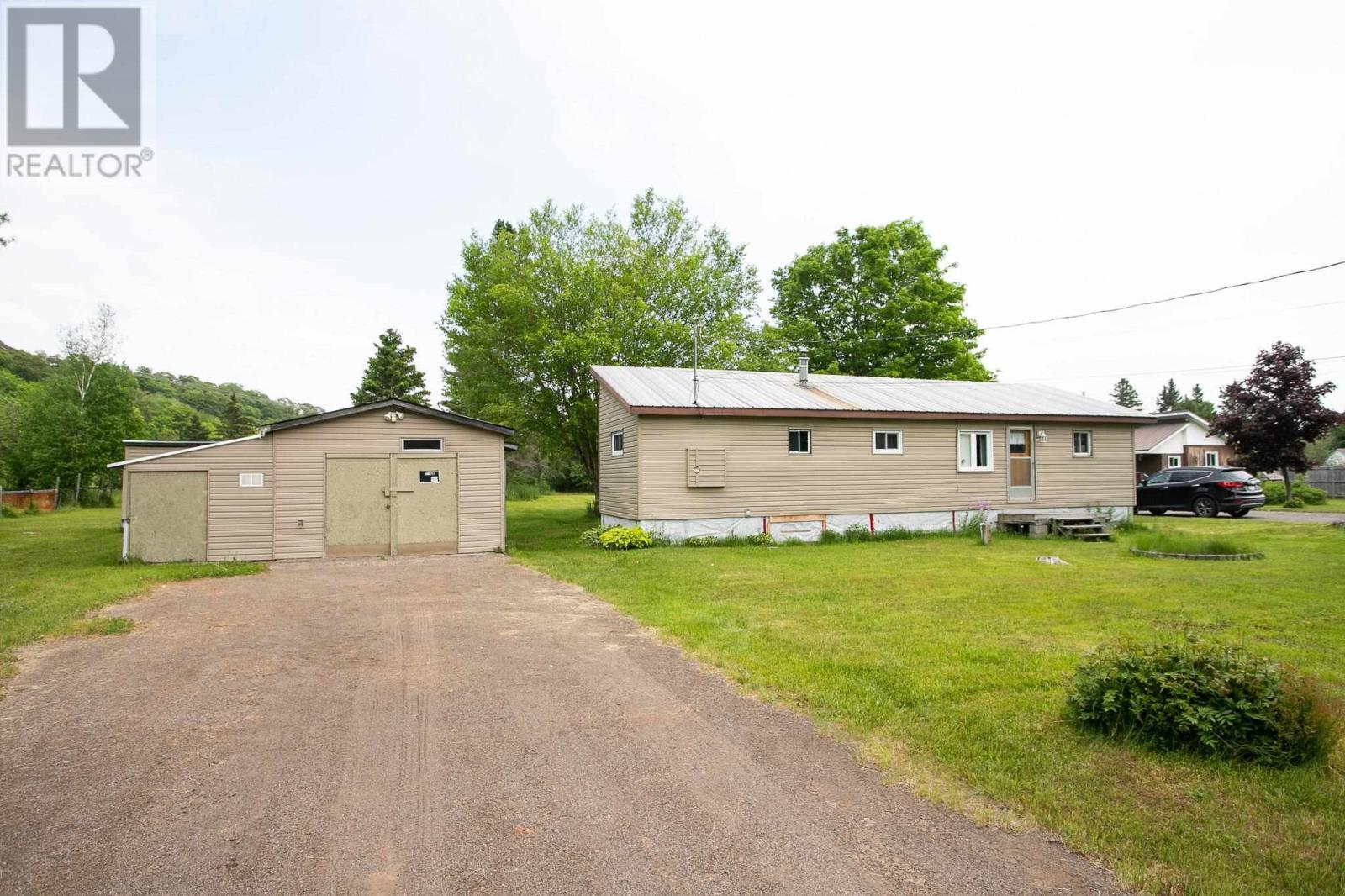 1124 Old Goulais Bay Rd, Sault Ste. Marie, Ontario  P6C 0A7 - Photo 3 - SM250035