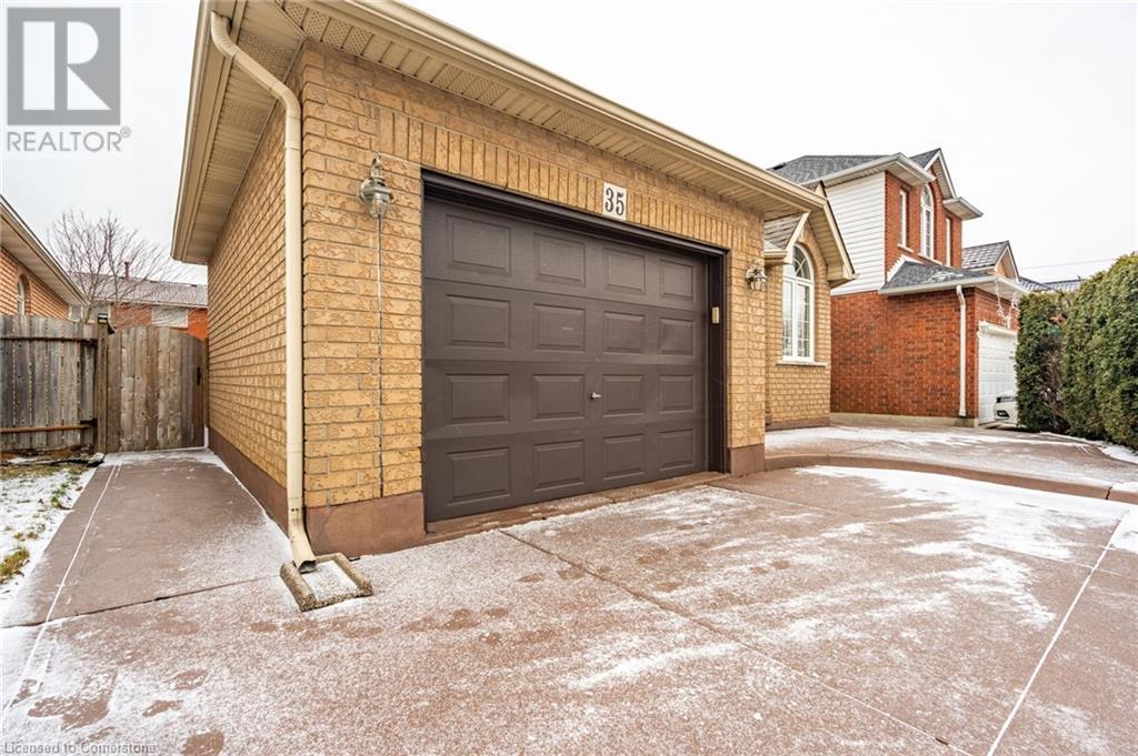 35 Distin Drive Unit# Lower, Hamilton, Ontario  L9A 5K4 - Photo 3 - 40687659