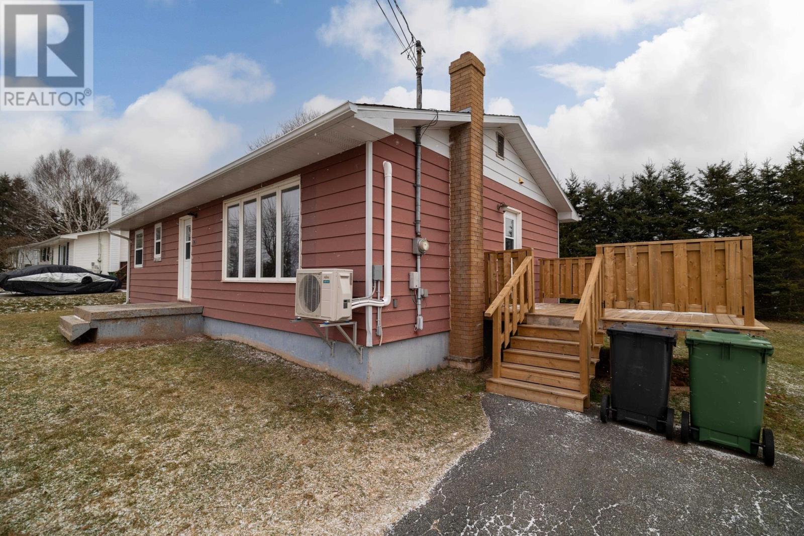 78 Cornwall Road, Cornwall, Prince Edward Island  C0A 1H0 - Photo 2 - 202500334