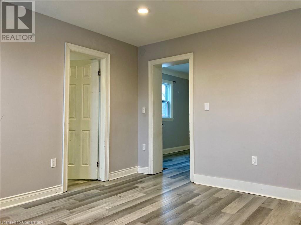 18 Cameron Avenue S, Hamilton, Ontario  L8K 2W8 - Photo 11 - 40688331