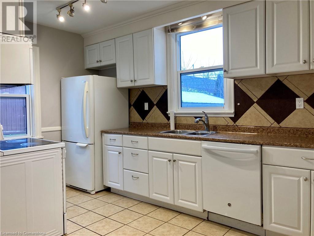 18 Cameron Avenue S, Hamilton, Ontario  L8K 2W8 - Photo 4 - 40688331