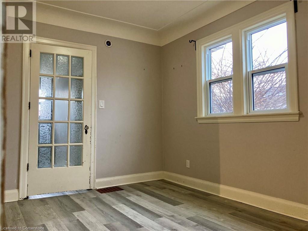 18 Cameron Avenue S, Hamilton, Ontario  L8K 2W8 - Photo 8 - 40688331