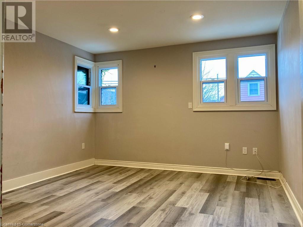 18 Cameron Avenue S, Hamilton, Ontario  L8K 2W8 - Photo 9 - 40688331