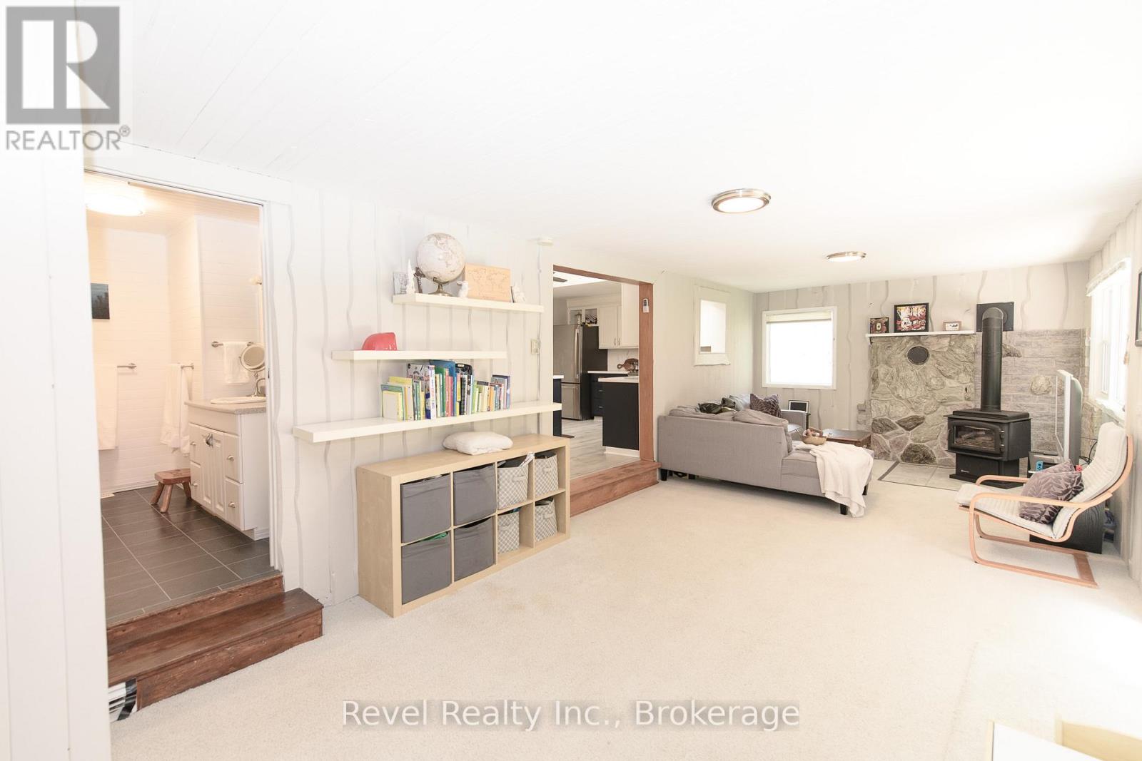 36 Broad Street, Penetanguishene, Ontario  L9M 1G1 - Photo 10 - S11910853