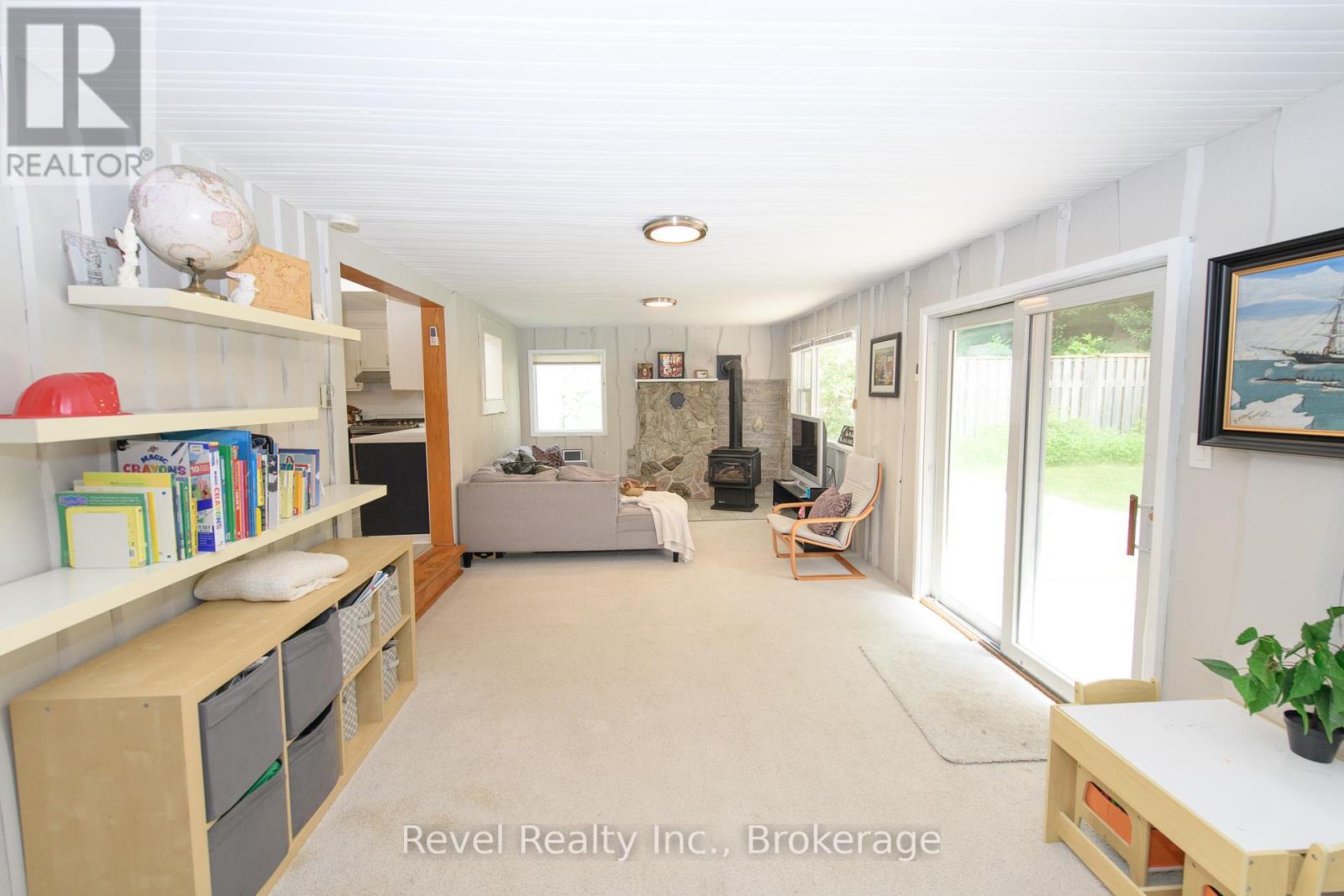 36 Broad Street, Penetanguishene, Ontario  L9M 1G1 - Photo 11 - S11910853