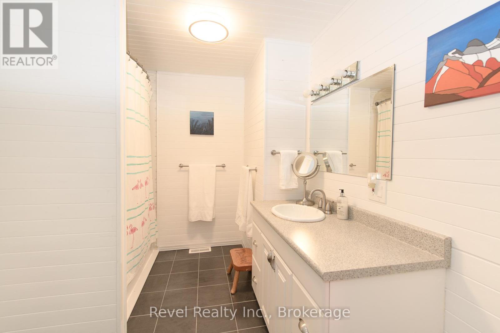 36 Broad Street, Penetanguishene, Ontario  L9M 1G1 - Photo 12 - S11910853