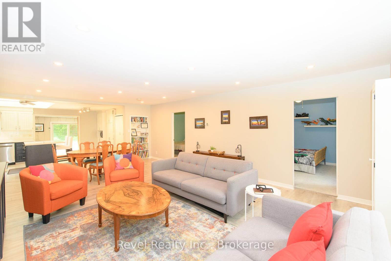 36 Broad Street, Penetanguishene, Ontario  L9M 1G1 - Photo 3 - S11910853